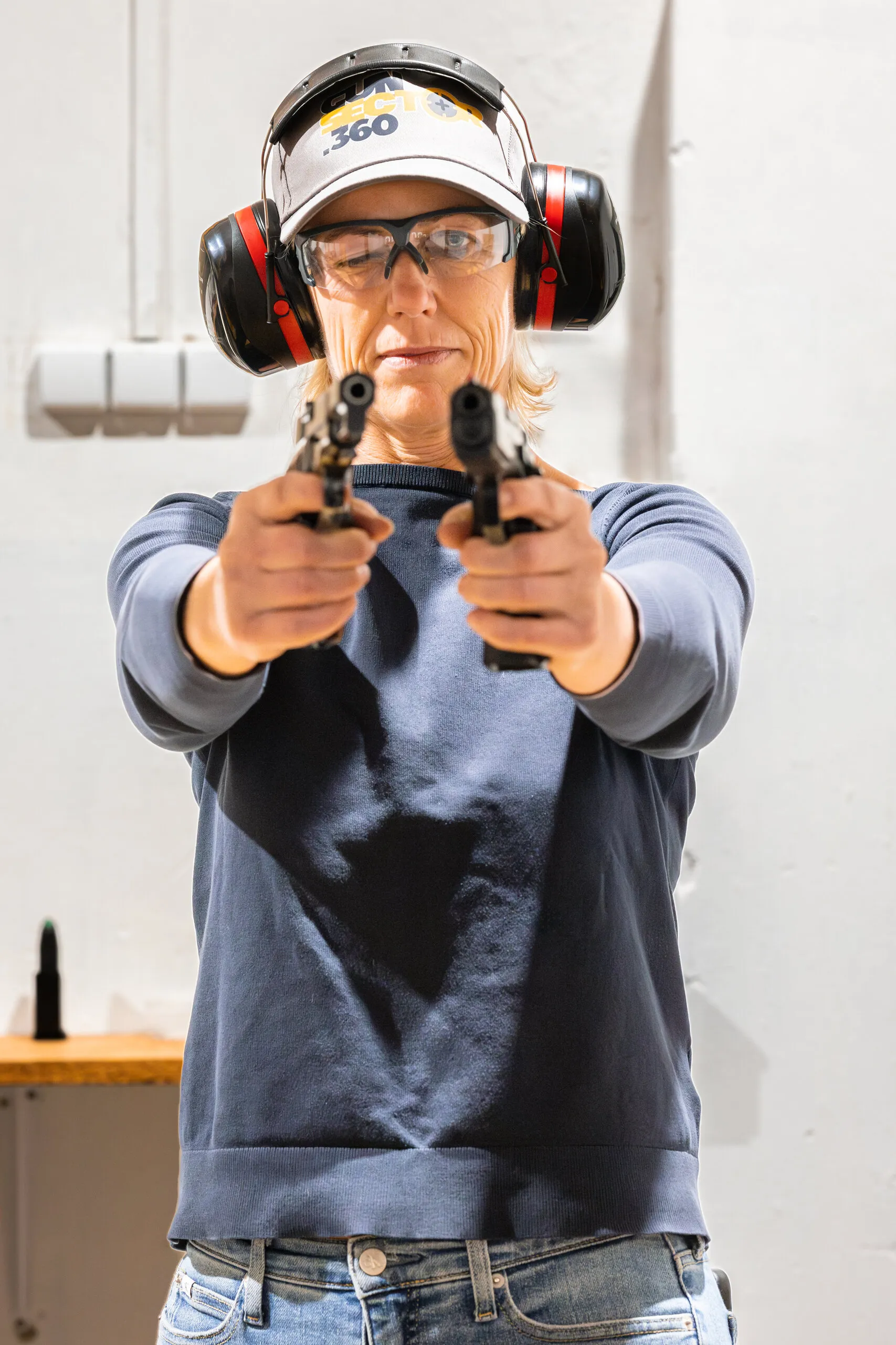 Fegyver kipróbálás a Gun Sector lőtéren - maroklőfegyverek és hosszú csövű fegyverek